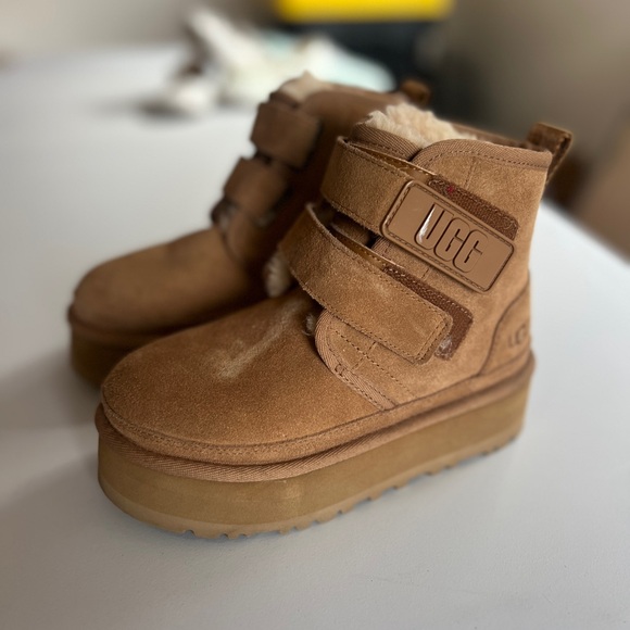 UGG Kids Neumel Double-Strap Warm-Lined Platform Booties - Chestnut color - Picture 4 of 7